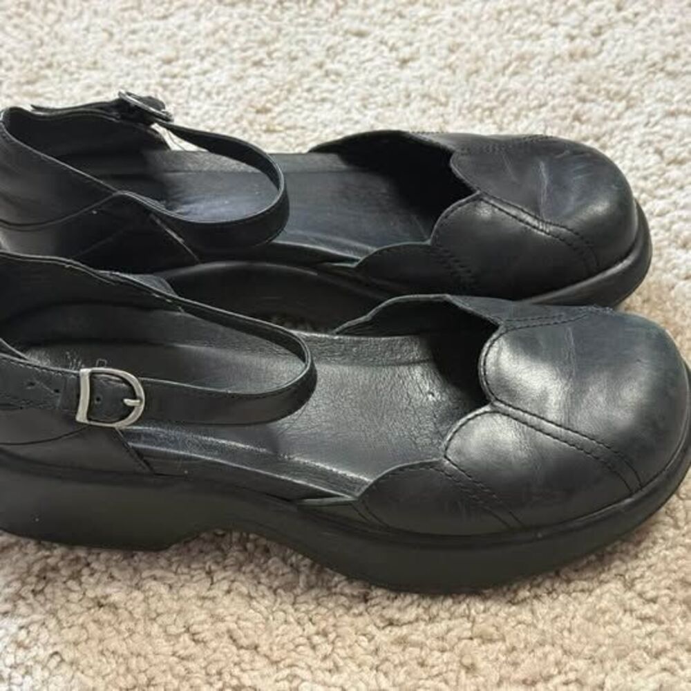 Dansko Lotus black leather Mary Jane shoes women's 7